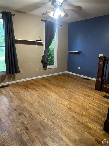 416 W 6th St, Holton, KS 66436