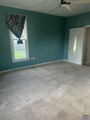 416 W 6th St, Holton, KS 66436