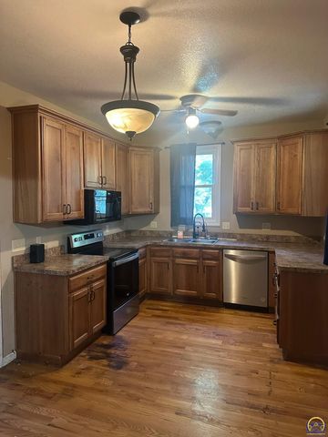 416 W 6th St, Holton, KS 66436