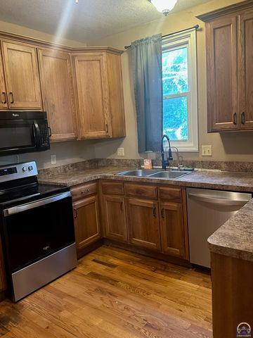 416 W 6th St, Holton, KS 66436