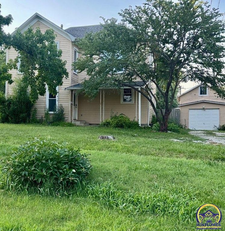 416 W 6th St, Holton, KS 66436