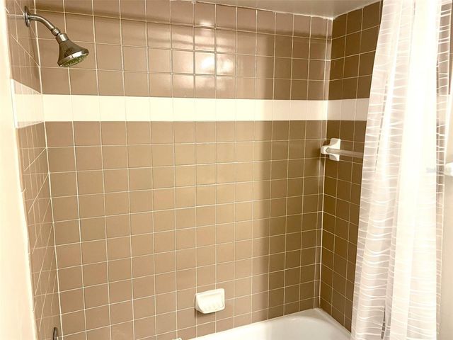 6033 34TH STREET W 104, Bradenton, FL 34210