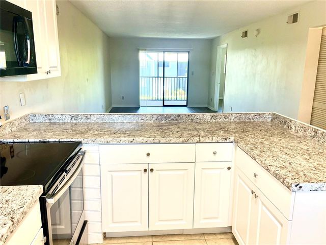 6033 34TH STREET W 104, Bradenton, FL 34210