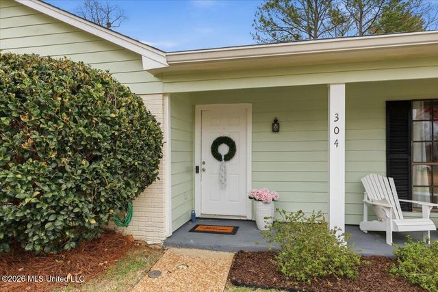 304 Longmeadow Drive, Ridgeland, MS 39157