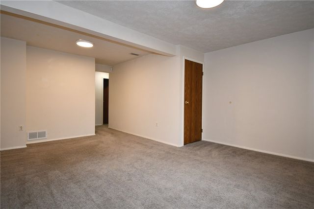 421 Timber Trl, Imperial, PA 15126