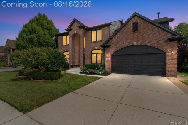22344 Woodlake Drive, Macomb Township, MI 48044
