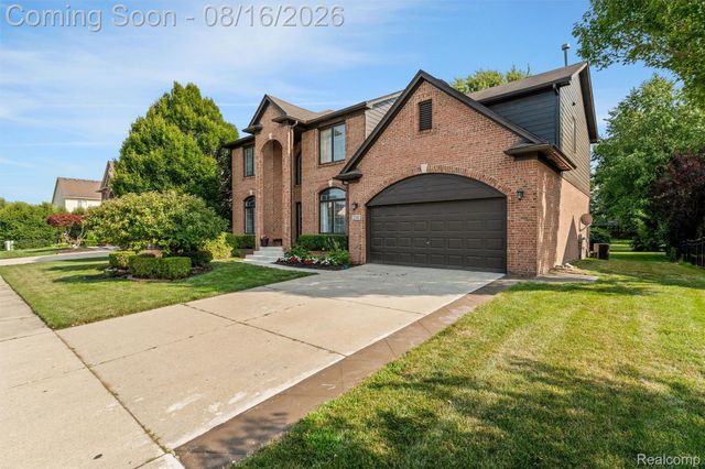 22344 Woodlake Drive, Macomb Township, MI 48044