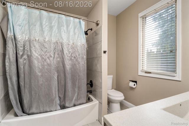 22344 Woodlake Drive, Macomb Township, MI 48044