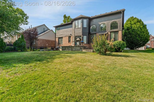 22344 Woodlake Drive, Macomb Township, MI 48044
