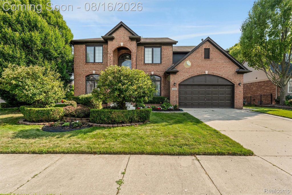 22344 Woodlake Drive, Macomb Township, MI 48044