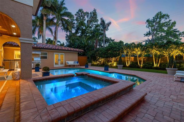 1124 SEVILLE LANE NE, St Petersburg, FL 33704