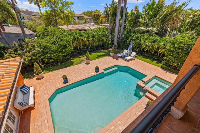 1124 SEVILLE LANE NE, St Petersburg, FL 33704