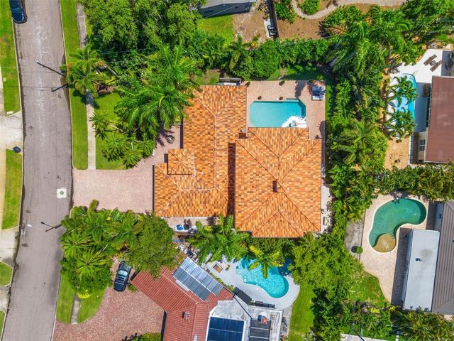 1124 SEVILLE LANE NE, St Petersburg, FL 33704
