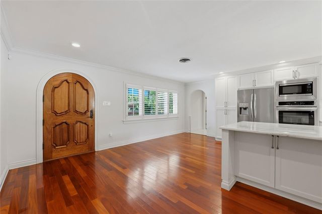 1124 SEVILLE LANE NE, St Petersburg, FL 33704