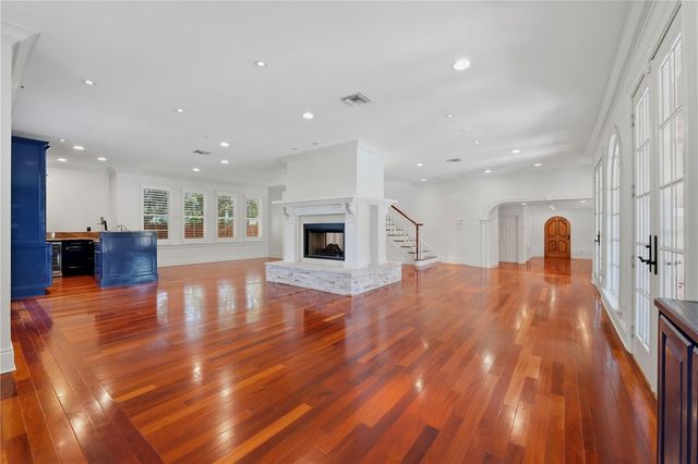 1124 SEVILLE LANE NE, St Petersburg, FL 33704