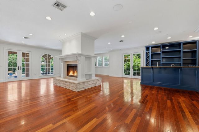 1124 SEVILLE LANE NE, St Petersburg, FL 33704