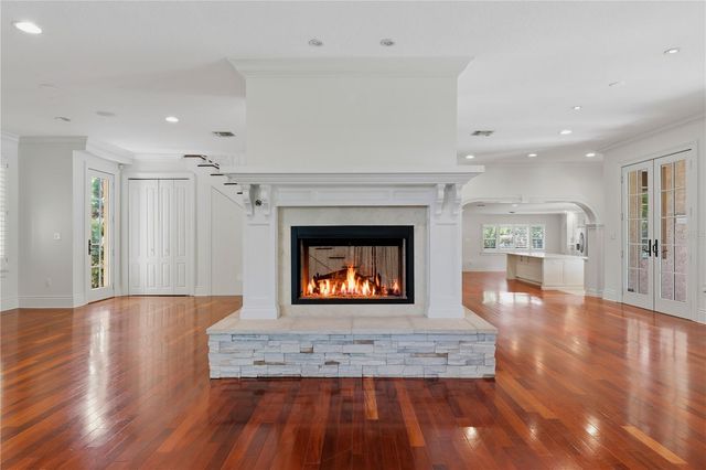 1124 SEVILLE LANE NE, St Petersburg, FL 33704