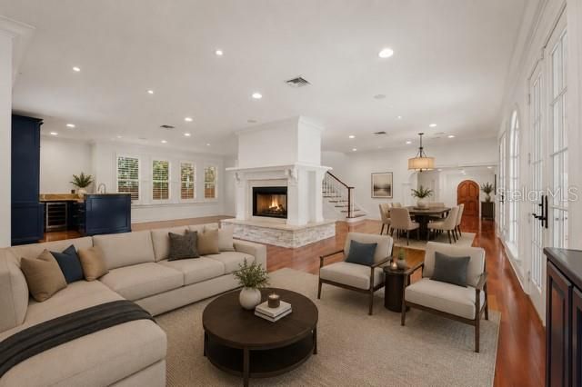 1124 SEVILLE LANE NE, St Petersburg, FL 33704