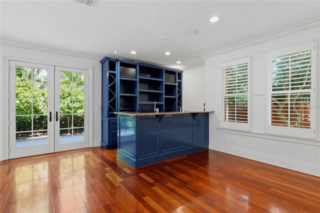 1124 SEVILLE LANE NE, St Petersburg, FL 33704