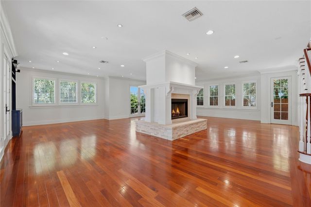 1124 SEVILLE LANE NE, St Petersburg, FL 33704