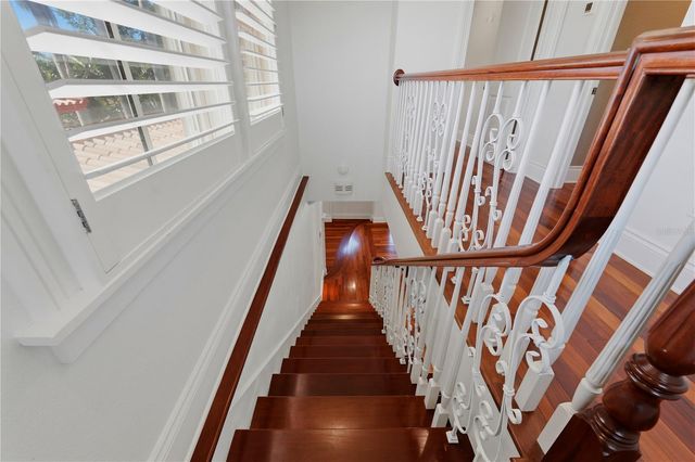 1124 SEVILLE LANE NE, St Petersburg, FL 33704