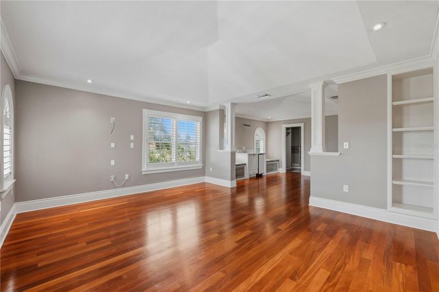 1124 SEVILLE LANE NE, St Petersburg, FL 33704