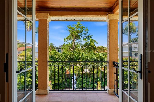 1124 SEVILLE LANE NE, St Petersburg, FL 33704