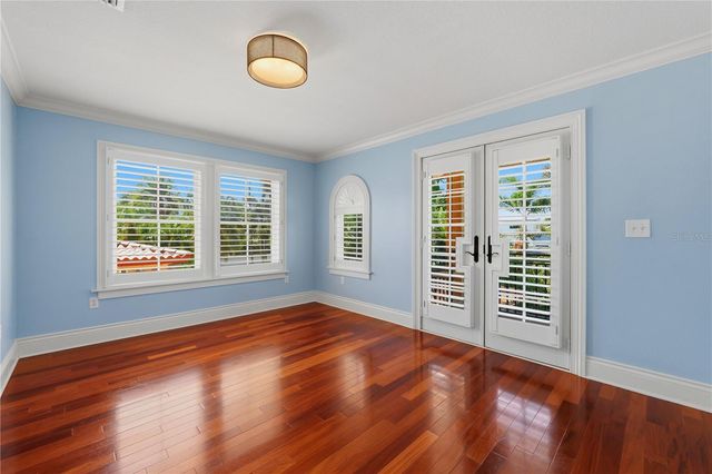 1124 SEVILLE LANE NE, St Petersburg, FL 33704