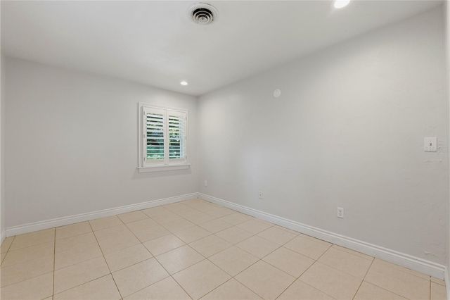 1124 SEVILLE LANE NE, St Petersburg, FL 33704