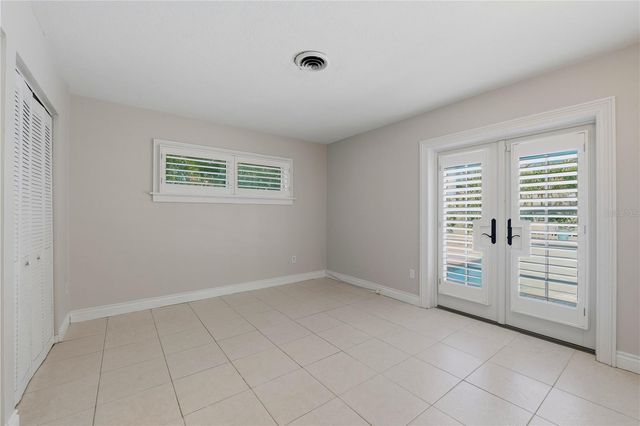 1124 SEVILLE LANE NE, St Petersburg, FL 33704