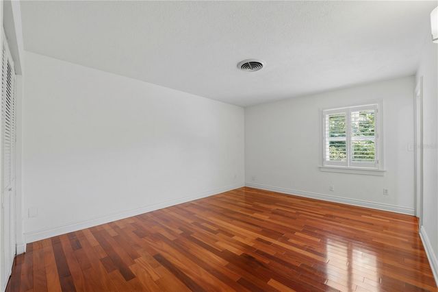 1124 SEVILLE LANE NE, St Petersburg, FL 33704
