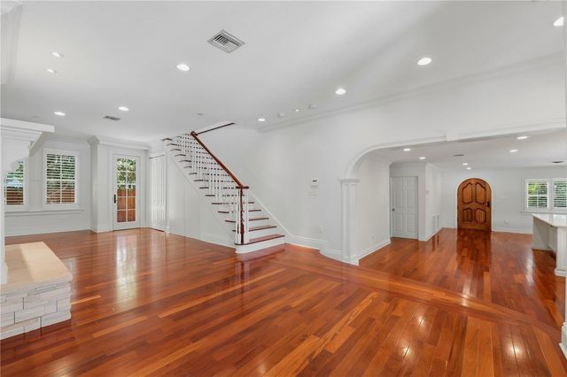 1124 SEVILLE LANE NE, St Petersburg, FL 33704