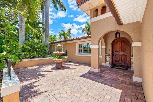 1124 SEVILLE LANE NE, St Petersburg, FL 33704
