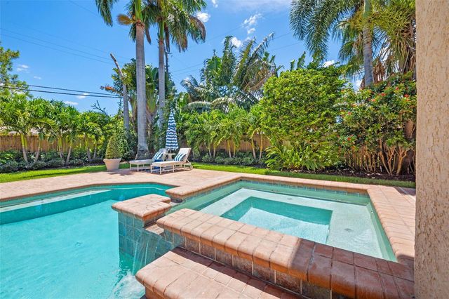 1124 SEVILLE LANE NE, St Petersburg, FL 33704