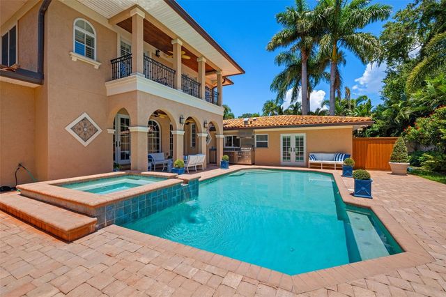 1124 SEVILLE LANE NE, St Petersburg, FL 33704