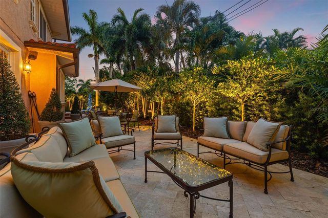 1124 SEVILLE LANE NE, St Petersburg, FL 33704