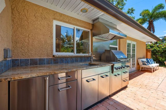 1124 SEVILLE LANE NE, St Petersburg, FL 33704