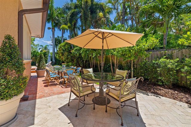 1124 SEVILLE LANE NE, St Petersburg, FL 33704