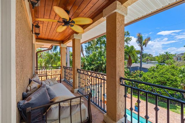 1124 SEVILLE LANE NE, St Petersburg, FL 33704