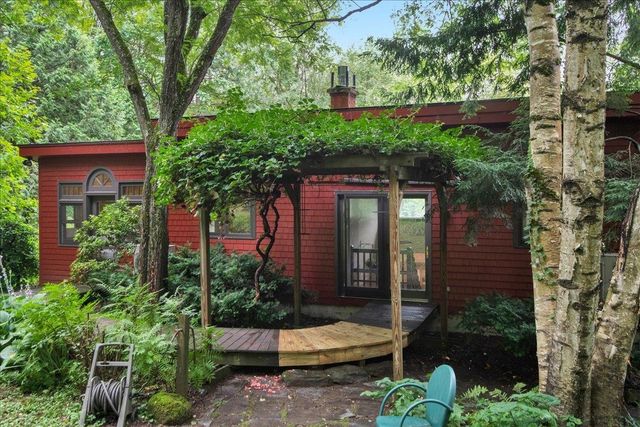 221 Red Pine Road, Hinesburg, VT 05461