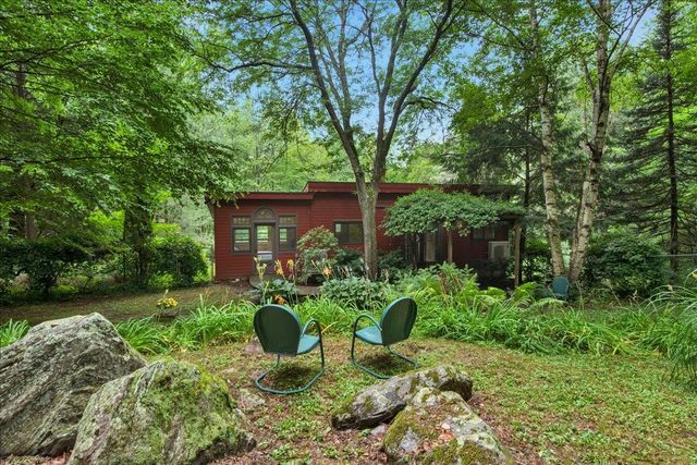 221 Red Pine Road, Hinesburg, VT 05461