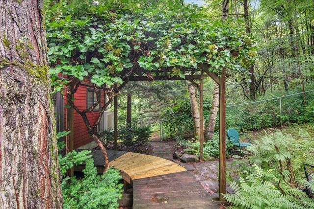 221 Red Pine Road, Hinesburg, VT 05461