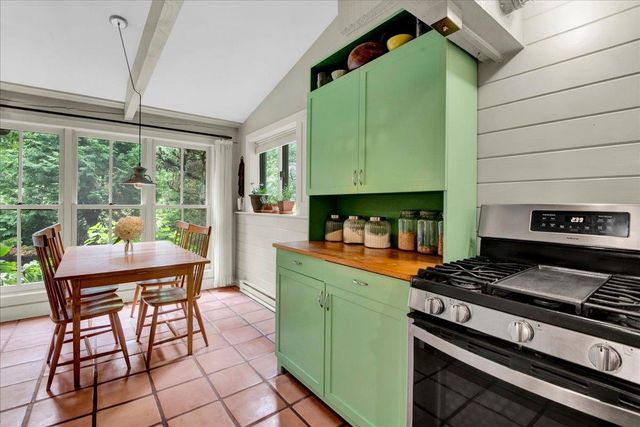 221 Red Pine Road, Hinesburg, VT 05461
