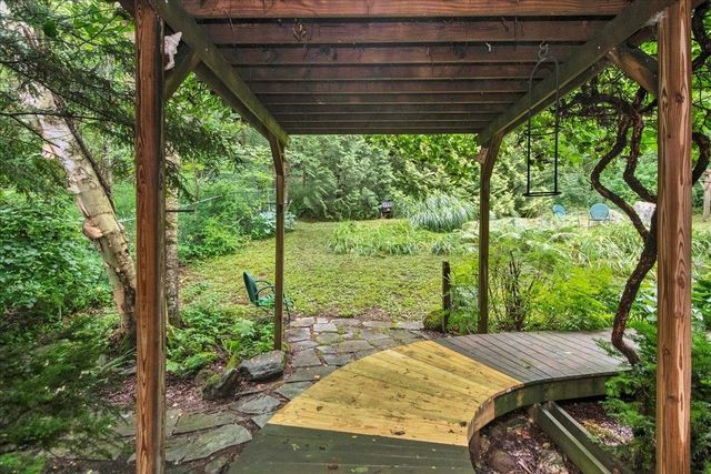 221 Red Pine Road, Hinesburg, VT 05461