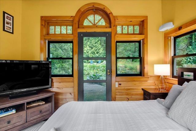 221 Red Pine Road, Hinesburg, VT 05461