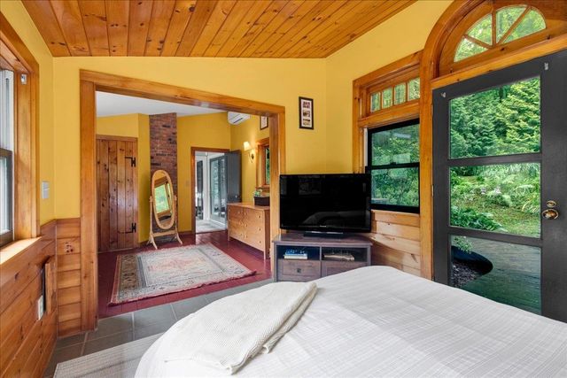 221 Red Pine Road, Hinesburg, VT 05461