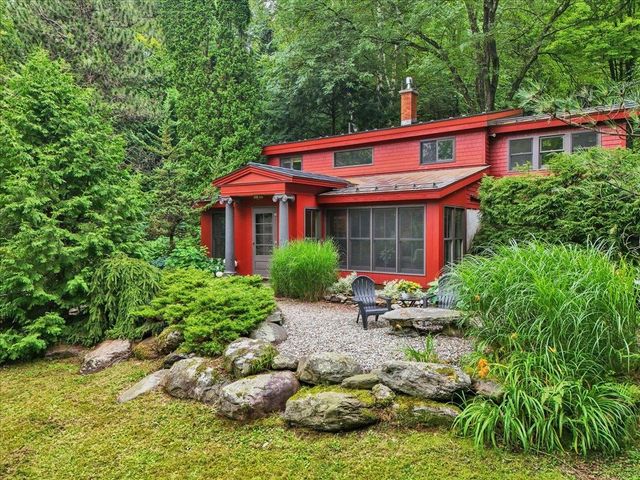 221 Red Pine Road, Hinesburg, VT 05461