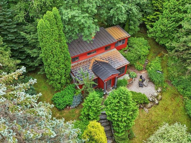 221 Red Pine Road, Hinesburg, VT 05461
