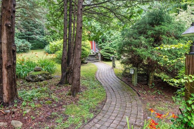 221 Red Pine Road, Hinesburg, VT 05461