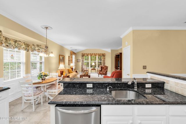 18 Powderhorn Way, Allentown, NJ 08501